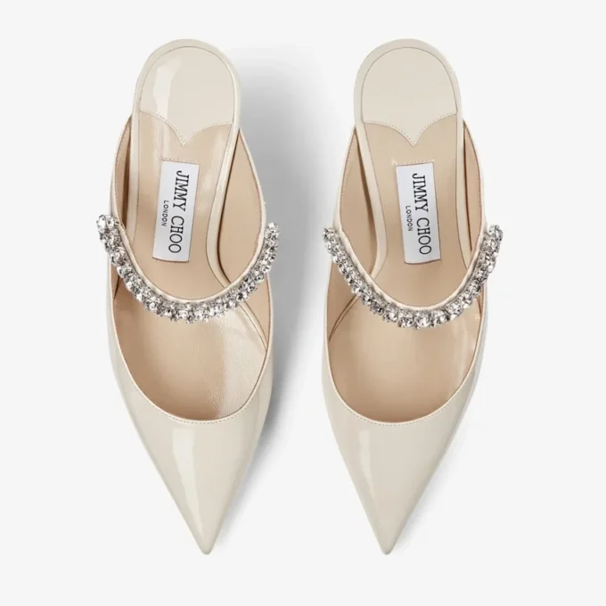 Mule Bing 65 din piele lăcuită de culoare in, cu curea cu cristale Mule Bing 65 din piele lăcuită de culoare in, cu curea cu cristale