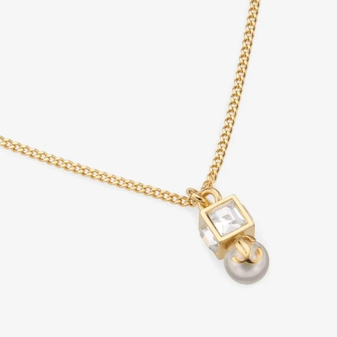 Pandantiv Jc Pearl Cube Pandantiv din metal auriu cu perla și cub de cristal Pandantiv Jc Pearl Cube Pandantiv din metal auriu cu perla și cub de cristal