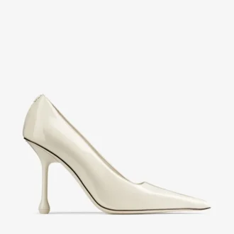 Pantofi cu toc Ixia 95 din piele lăcuită de culoare latte