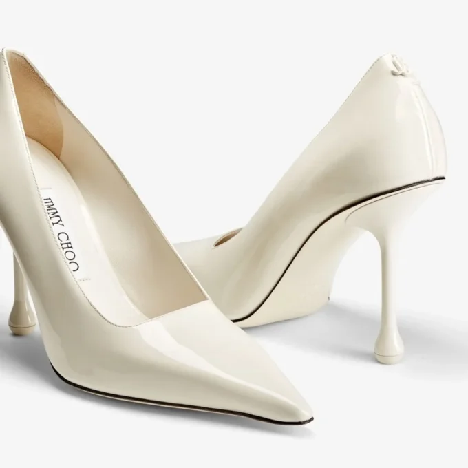 Pantofi cu toc Ixia 95 din piele lăcuită de culoare latte Pantofi cu toc Ixia 95 din piele lăcuită de culoare latte