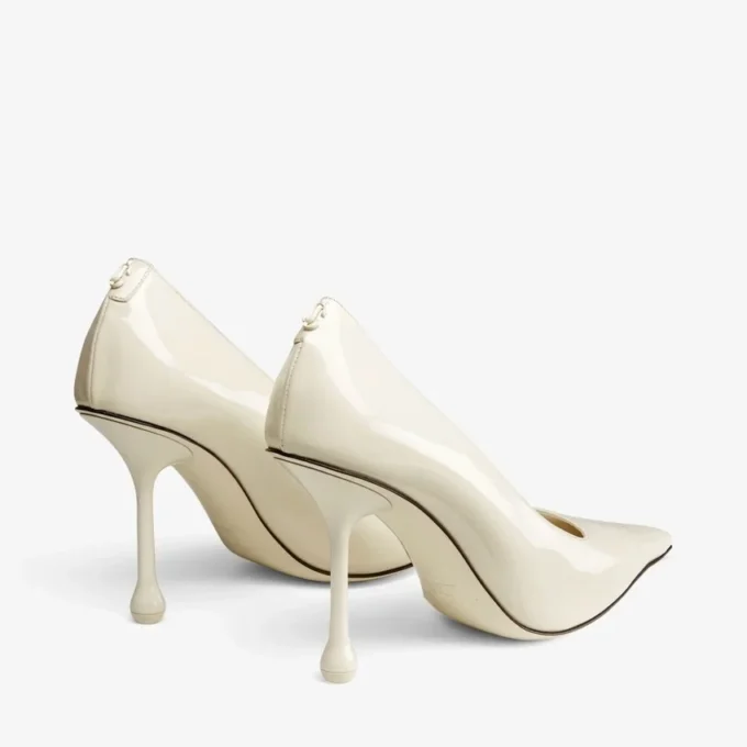 Pantofi cu toc Ixia 95 din piele lăcuită de culoare latte Pantofi cu toc Ixia 95 din piele lăcuită de culoare latte