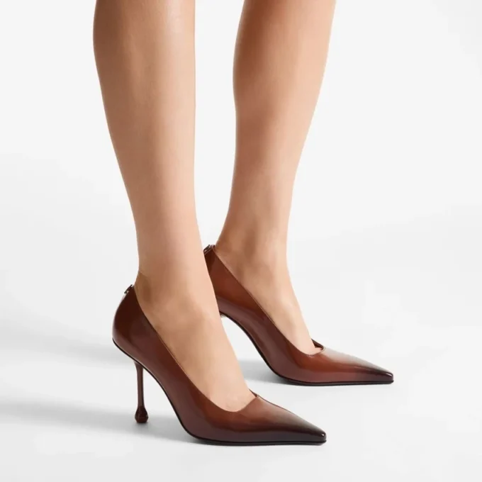 Pantofi cu toc Ixia 95 din piele Spazzolato vopsită cu spray în nuanța Cognac Pantofi cu toc Ixia 95 din piele Spazzolato vopsită cu spray în nuanța Cognac