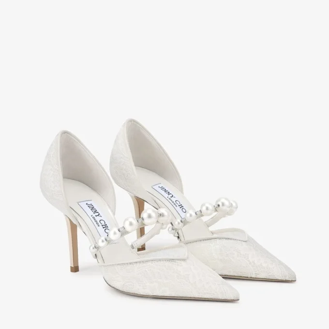 Pantofi cu toc înalt Aurelie 85 din dantelă jimmy choo de culoare ivoriu, cu ornamente din perle Pantofi cu toc înalt Aurelie 85 din dantelă jimmy choo de culoare ivoriu, cu ornamente din perle