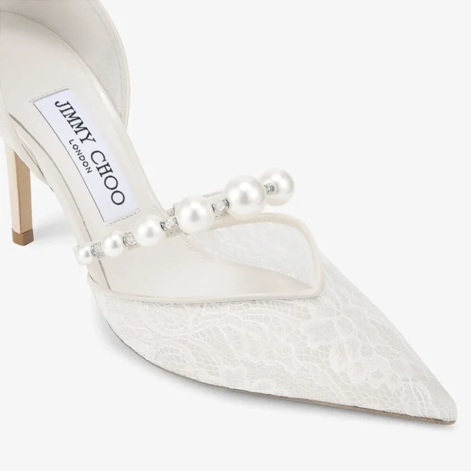 Pantofi cu toc înalt Aurelie 85 din dantelă jimmy choo de culoare ivoriu, cu ornamente din perle Pantofi cu toc înalt Aurelie 85 din dantelă jimmy choo de culoare ivoriu, cu ornamente din perle
