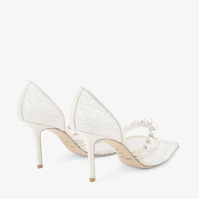 Pantofi cu toc înalt Aurelie 85 din dantelă jimmy choo de culoare ivoriu, cu ornamente din perle Pantofi cu toc înalt Aurelie 85 din dantelă jimmy choo de culoare ivoriu, cu ornamente din perle