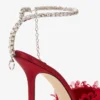 Pantofi cu toc stiletto Saeda 100 din plasă roșu rubiniu cu broderie în formă de petale Pantofi cu toc stiletto Saeda 100 din plasă roșu rubiniu cu broderie în formă de petale