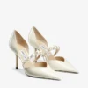 Pantofi cu vârf ascuțit Aurelie 85 din piele lăcuită de culoare latte, cu ornamente din perle Pantofi cu vârf ascuțit Aurelie 85 din piele lăcuită de culoare latte, cu ornamente din perle