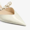 Pantofi cu vârf ascuțit Aurelie 85 din piele lăcuită de culoare latte, cu ornamente din perle Pantofi cu vârf ascuțit Aurelie 85 din piele lăcuită de culoare latte, cu ornamente din perle