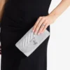 Portofel Curve cu lanț argintiu Portofel din piele nappa metalizată matlasată cu lanț