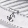 Portofel Curve cu lanț argintiu Portofel din piele nappa metalizată matlasată cu lanț