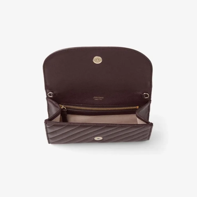 Portofel Curve cu lanț Portofel din piele matlasată Biker, culoare Merlot intens, cu lanț Portofel Curve cu lanț Portofel din piele matlasată Biker, culoare Merlot intens, cu lanț