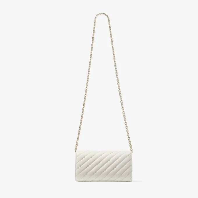 Portofel Curve cu lanț Portofel din piele nappa matlasată de culoare latte cu lanț Portofel Curve cu lanț Portofel din piele nappa matlasată de culoare latte cu lanț