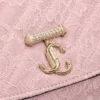 Portofel Curve cu lanț Portofel matlasat jimmy choo Lace cu lanț și bară Jc cu cristale Portofel Curve cu lanț Portofel matlasat jimmy choo Lace cu lanț și bară Jc cu cristale