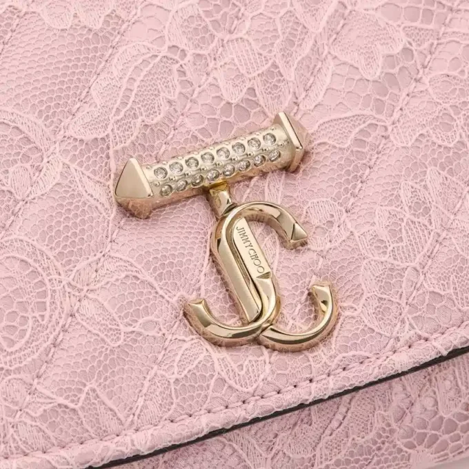 Portofel Curve cu lanț Portofel matlasat jimmy choo Lace cu lanț și bară Jc cu cristale Portofel Curve cu lanț Portofel matlasat jimmy choo Lace cu lanț și bară Jc cu cristale
