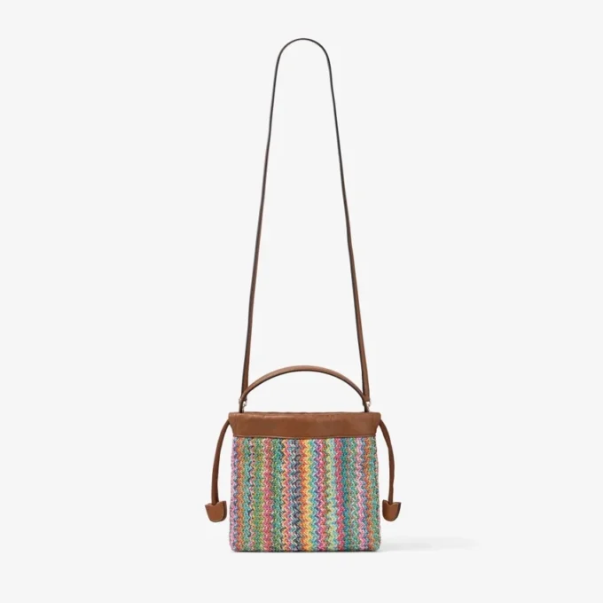 Pungă cu șnur și mâner superior Pungă cu șnur din rafie multicoloră și bej cu model în zig-zag, cu finisaje din piele