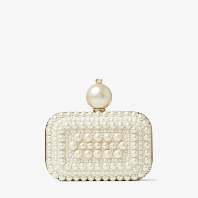 Pungă de mână Micro Cloud din piele de căprioară albă, cu ornamente din perle pe toată suprafața Pungă de mână Micro Cloud din piele de căprioară albă, cu ornamente din perle pe toată suprafața