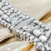 Pungă de mână Zandra din piele metalizată vintage platină Pungă de mână Zandra din piele metalizată vintage platină