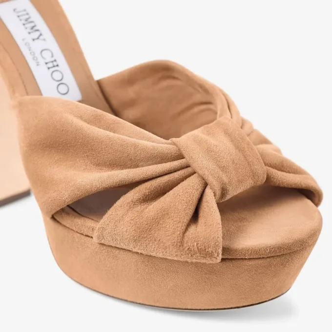 Sandale cu platformă Heloise 120 din piele de căprioară de culoare caramel Sandale cu platformă Heloise 120 din piele de căprioară de culoare caramel