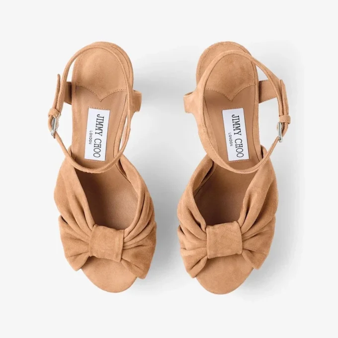 Sandale cu platformă Heloise 120 din piele de căprioară de culoare caramel Sandale cu platformă Heloise 120 din piele de căprioară de culoare caramel