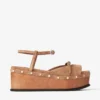 Sandale cu platformă Kata 60 din piele de căprioară catifelată de culoare caramel Sandale cu platformă Kata 60 din piele de căprioară catifelată de culoare caramel
