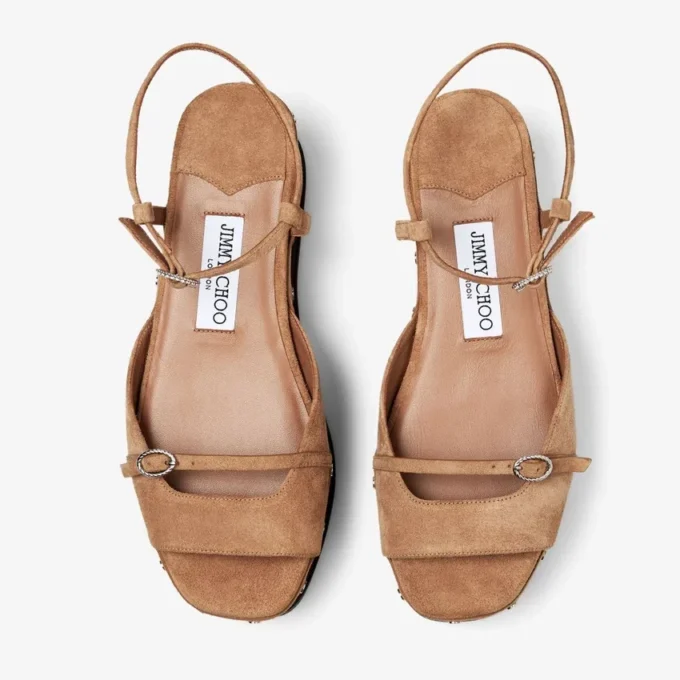 Sandale cu platformă Kata 60 din piele de căprioară catifelată de culoare caramel Sandale cu platformă Kata 60 din piele de căprioară catifelată de culoare caramel