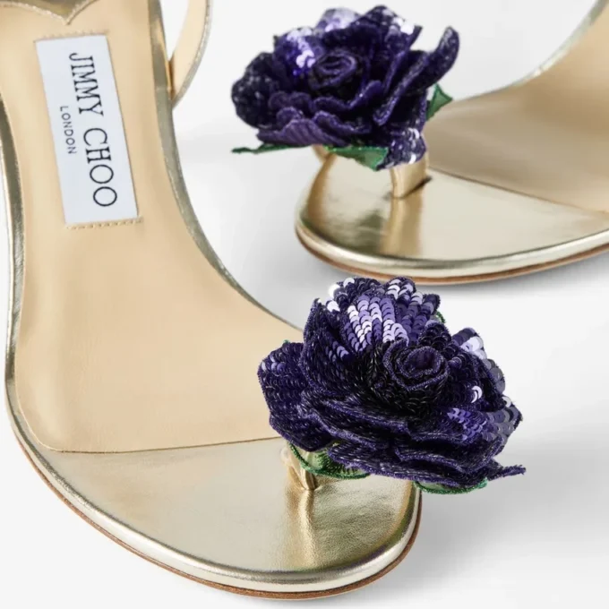 Sandale din piele nappa metalizată cu corsaj floral Sandale din piele nappa metalizată cu corsaj floral