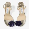 Sandale din piele nappa metalizată cu corsaj floral Sandale din piele nappa metalizată cu corsaj floral