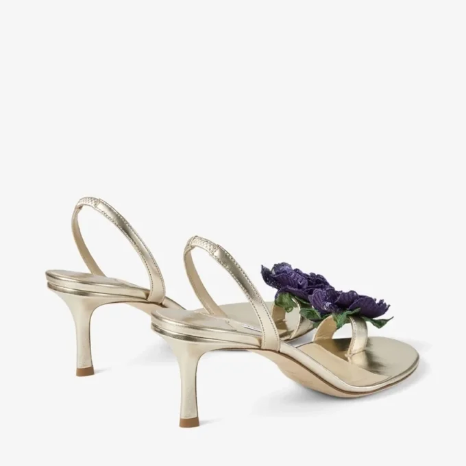Sandale din piele nappa metalizată cu corsaj floral Sandale din piele nappa metalizată cu corsaj floral