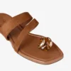 Sandale plate Emeri din piele de căprioară de culoare bej și chihlimbar Sandale plate Emeri din piele de căprioară de culoare bej și chihlimbar