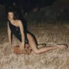 Sandale plate Miro din piele de căprioară neagră cu sfere din sidef