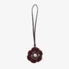 Talisman cu flori tricotate Talisman cu flori din lână tricotată de culoare merlot intens, cu finisaje din piele